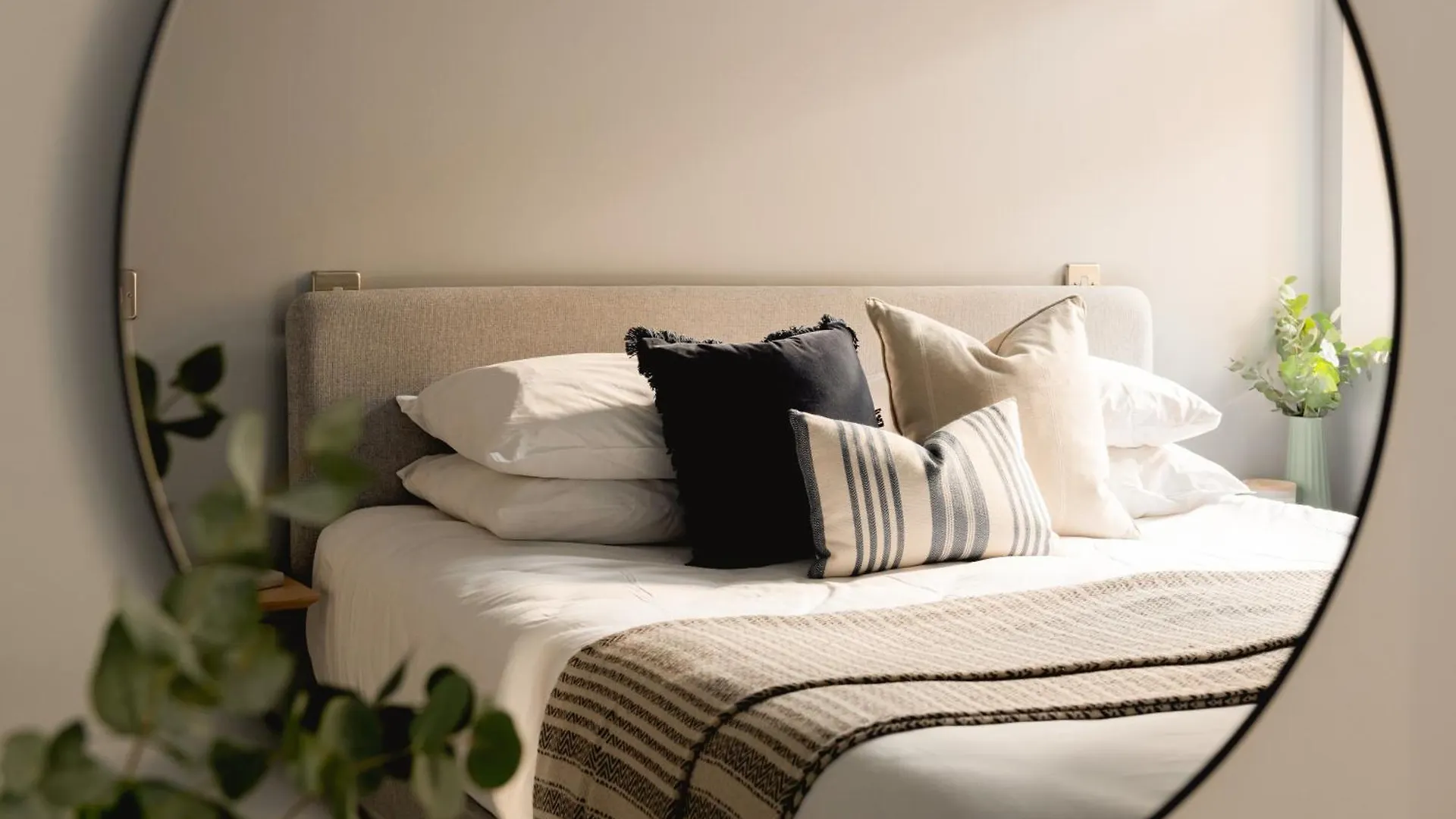 St Catherine'S Hospital - Curated Property Bath Apartment
