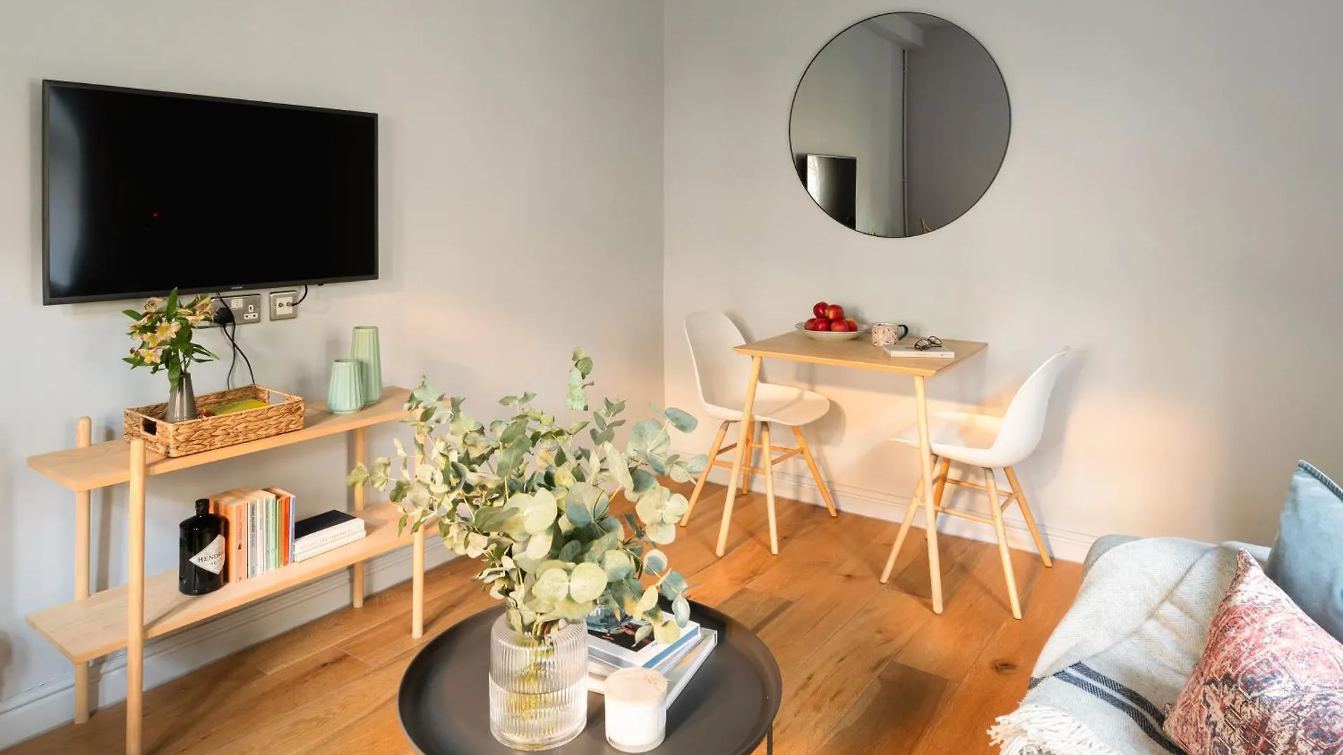 St Catherine'S Hospital - Curated Property Bath Apartment